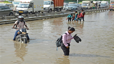दिल्ली में बाढ़ का खतरा, मोहाली में कॉलोनियां डूबीं और पहाड़ों पर जल प्रलय, आखिर इतना क्यों बरस रहे "इंद्र देव"?