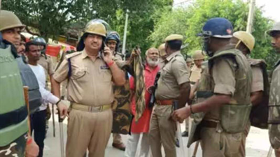 Delhi के नांगलोई में मोहर्रम के जुलूस में हंगामा, बेकाबू भीड़ ने पुलिस पर किया पथराव