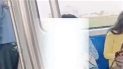 दिल्ली मेट्रो में अश्लील हरकत करते शख्‍स का वीडियो वायरल, DCW ने नोटिस भेजा