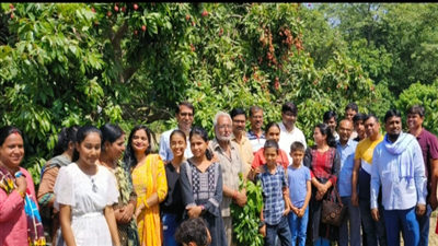 शहर-शहर और गांव-गांव में, ये खबर बस आम है, आम के बाद फलों में देखो, लीची का ही नाम है......के साथ लीची महोत्सव का हुआ आयोजन