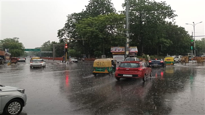 यूपी के 34 जिलों में अलर्ट, लखनऊ-कानपुर में रातभर बारिश: 3 की मौत, 40 KM की रफ्तार से चलेंगी हवाएं