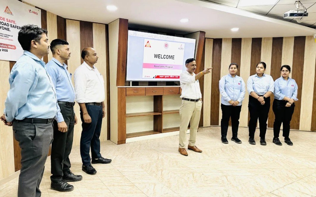 महिला एवं बाल सुरक्षा विंग (1090) वोमेन पावर लाइन मुख्यालय में किया गया सड़क सुरक्षा कार्यशाला का आयोजन