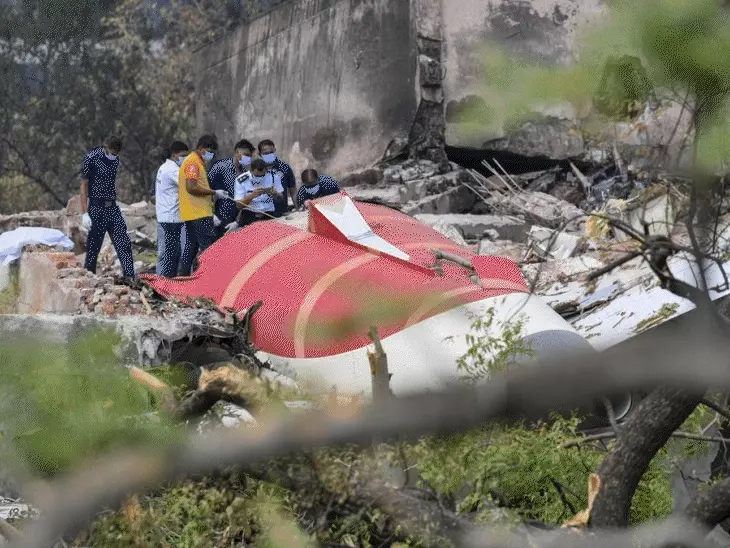 Air India की फ्लाइट टेकऑफ के 30 सेकेंड बाद क्रैश: पायलट्स फिट थे, मेंटेनेंस सही था, फिर कैसे हुई 270 लोगों की मौत?