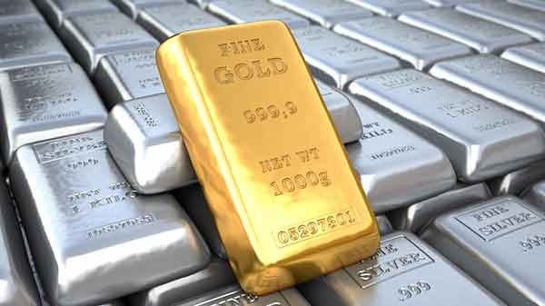 Gold–Silver Rate Today: चांदी अचानक हुई सस्ती, MCX पर 439 रुपये की गिरावट, जबकि सोने ने मारी पलटवार की चाल—जानिए अब 10 ग्राम 24 कैरेट सोने और 1 किलो चांदी का ताज़ा भाव